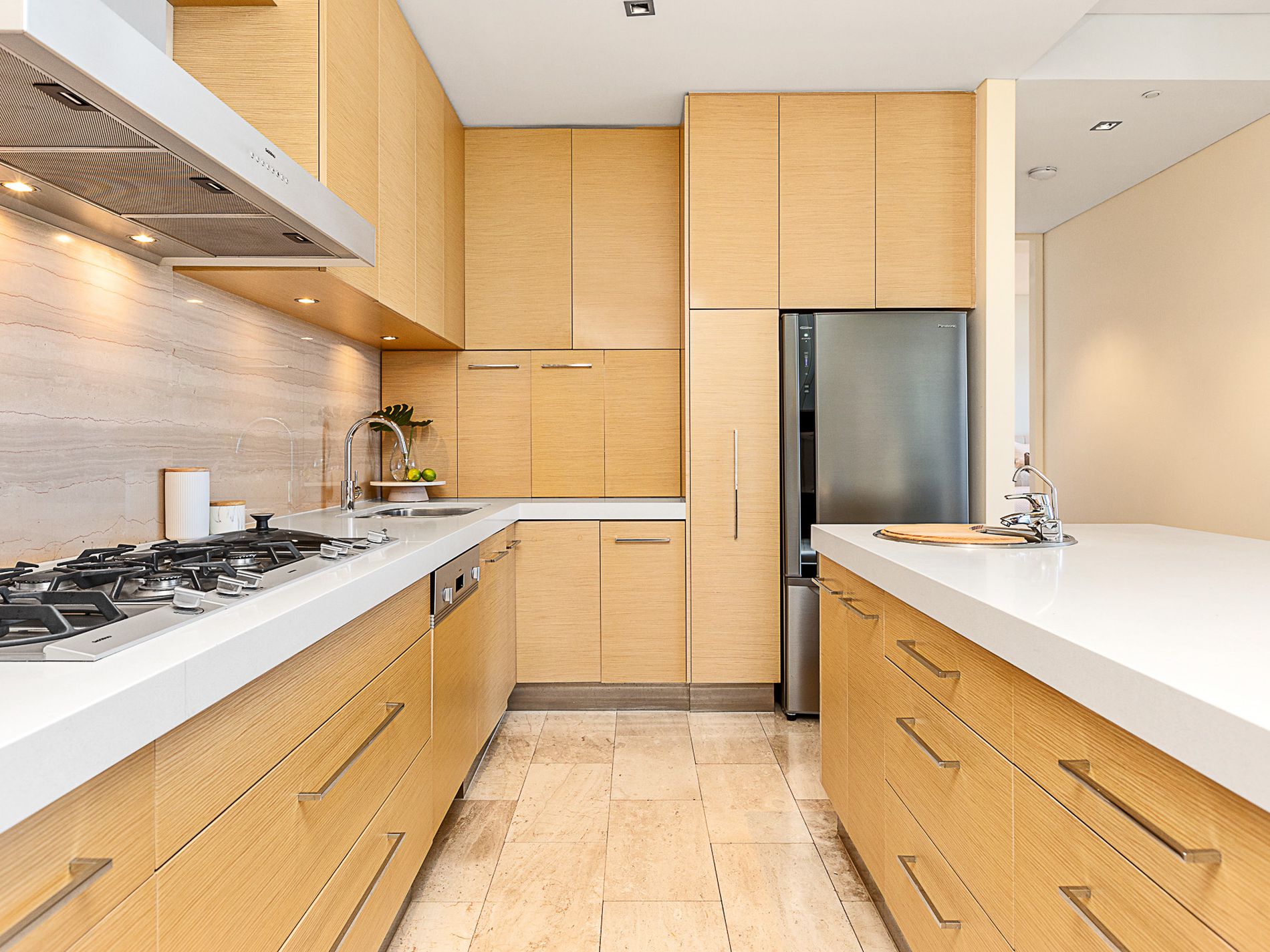 1 / 8 Mounts Bay Road, Crawley