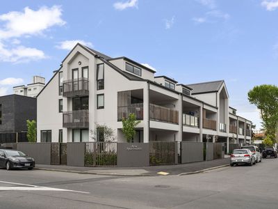 GO2 / 1 Hewitts Road , Merivale