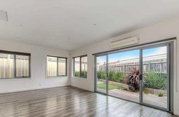 3 / 9 Boort Street, Dallas