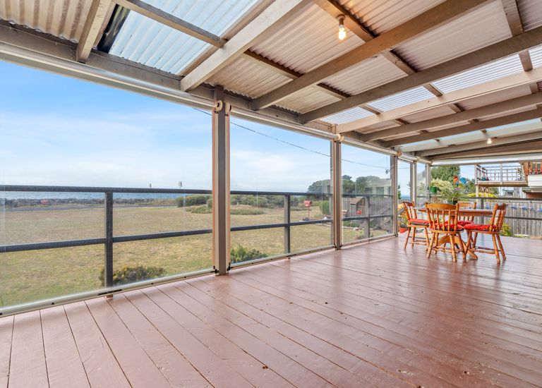 17 Beach Road, Portland