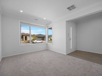 8 Oliveto Avenue, Truganina