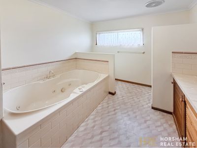 2 Mintern Crescent, Horsham