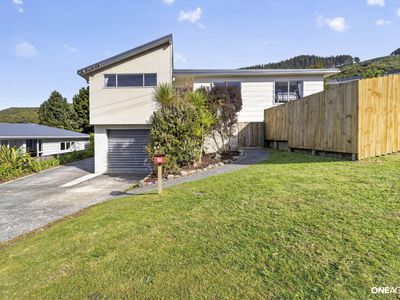 71 Larsen Crescent, Tawa