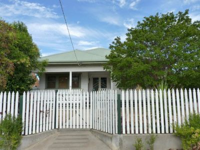 14 Robinson Street, Horsham