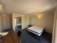 2 / 4 University Drive, Robina