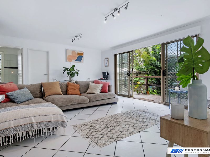 2 / 6 Francis Street, Mermaid Beach