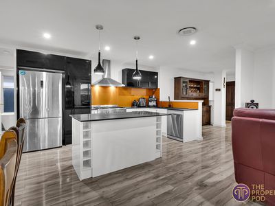 6 Baxter Close, Huntingdale