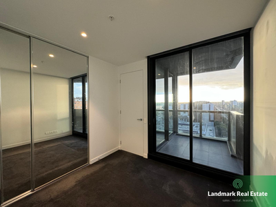 1304 / 33 BLACKWOOD STREET, North Melbourne