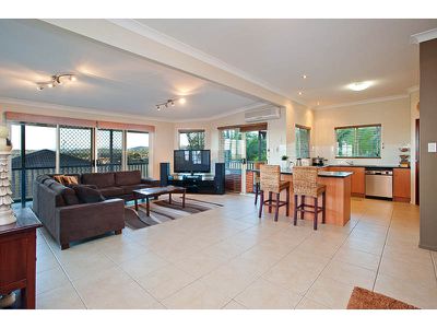 28 Pago Tce, Pacific Pines