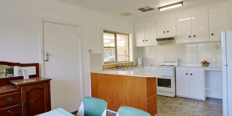 20 Brock, Euroa