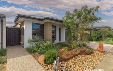 5 Golden Banksia Drive, Officer