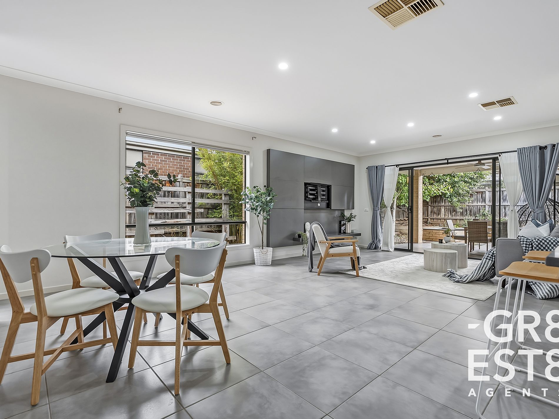 8 John Russell road, Cranbourne West