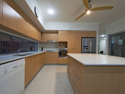 18 Barrington Crescent, Wakerley