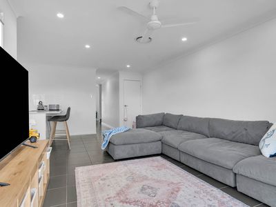 10 / 15 Waratah Way, Morayfield