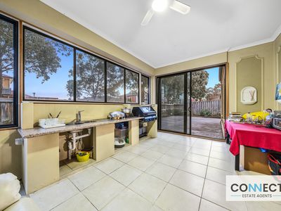 33 Champagne Grove, Narre Warren South