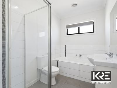 2 / 3 Amelie Parade, Tarneit