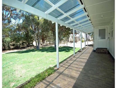 50 / Boyagarra, Brookton