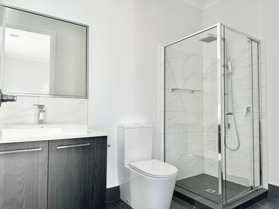 5 Minoa Road, Manor Lakes