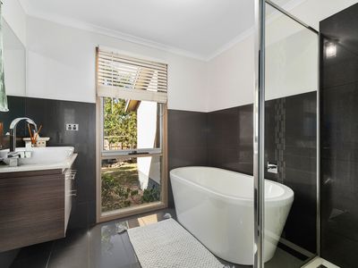 10 Wyldwood Close, Somerville