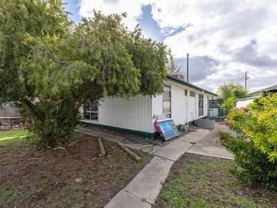 8 Rasmussen Road, Horsham