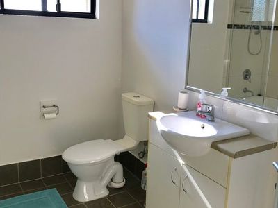 4 / 6 Wright Crescent, Gray