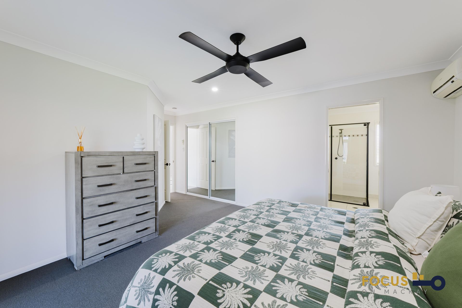 15 Centennial Drive, Glenella