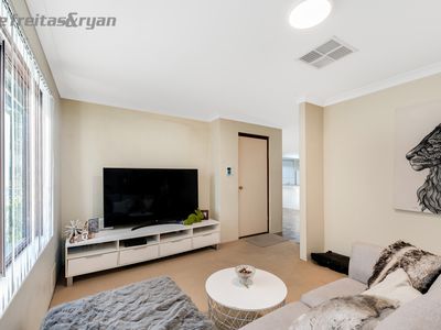 12 Tablo Court, South Lake