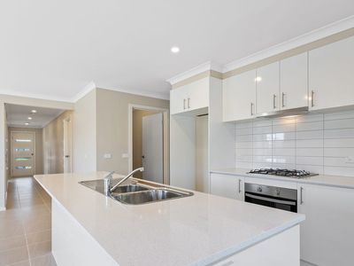 8 Bankston Road, Werribee