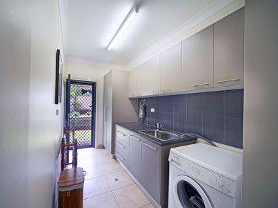 19 Montgomery Close, Atherton