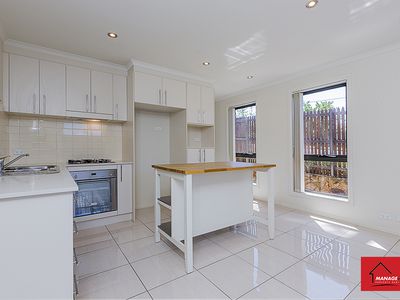 1 / 6 Adams Street, Queanbeyan West