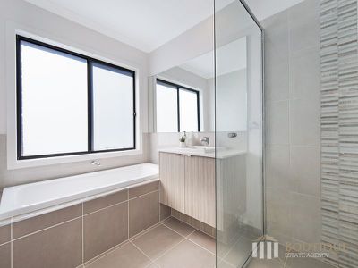 28 Wheelers Park Drive, Cranbourne North