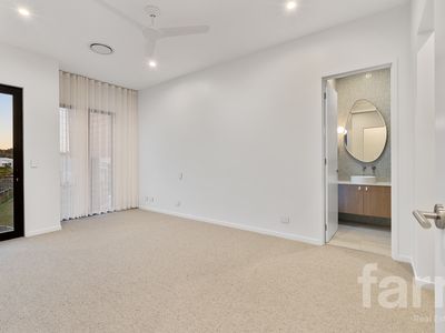 3 / 2 Lyra Avenue, Hope Island