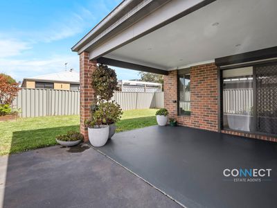 25 Macpherson Circuit, Cranbourne East