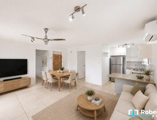 Tewantin ground floor unit, short walk to shops image 1