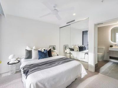 1504 / 15 Cannes Avenue, Surfers Paradise