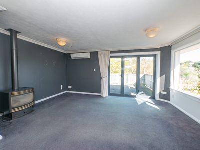 83 Easther Crescent, Kew