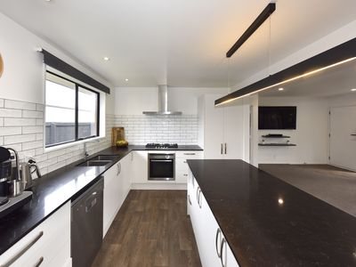 2 Edwins Way, Burwood