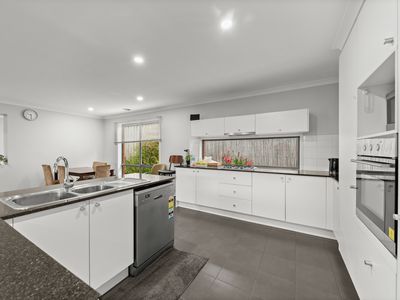 14 Kimberley Grove, Pakenham