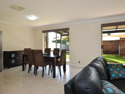 4B Nepean Grove, Hannans