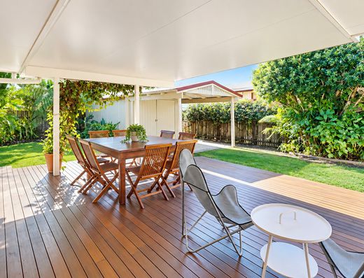 Spacious, Light-Filled Living in a Quiet Old Tewantin Cul-de-Sac image 20