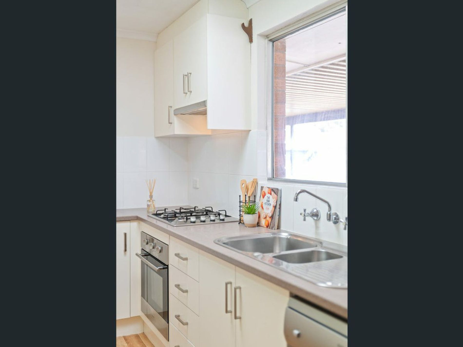 20 Brian Grove, Paradise