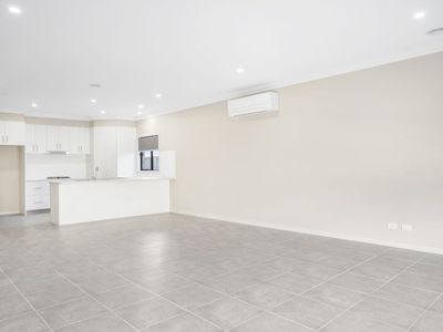 5 / 1 Roger St, Romsey