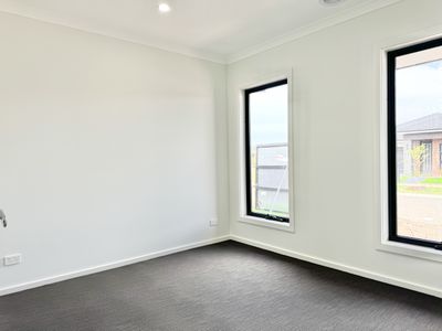 5 Ostic Way, Tarneit