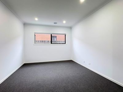 27 Kutjera Street, Manor Lakes