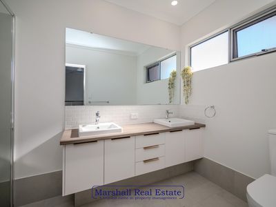 34 Hirundo Bend, Tapping