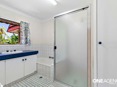 4 / 2 James Street, Urangan