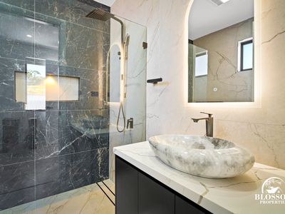 16 Sculptor Street, Box Hill