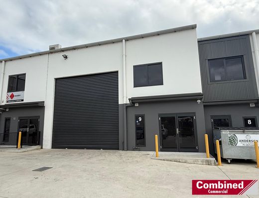 High Clearance Warehouse in Picton Industrial Estate