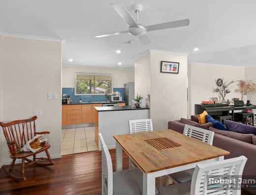Tidy home in great location. image 12