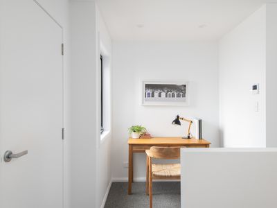 2 Leeman Court, Riverside